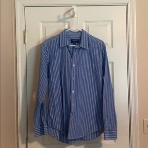 American Eagle Men’s Button Down Athletic Medium